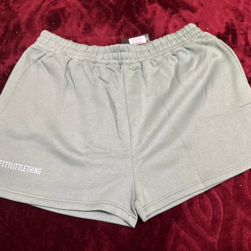 Pretty little thing printed pocket sweat shorts